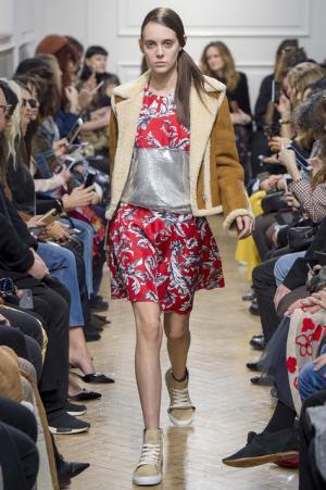 予測不可能なデザイン構成で観る者を魅了したJ.W.アンダーソン【2017-18秋冬ウィメンズ】