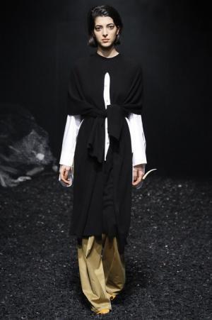 メイ首相も着用した、ロンドン新進デザイナーデュオのパルマー・ハーディング【2017-18秋冬ウィメンズ】