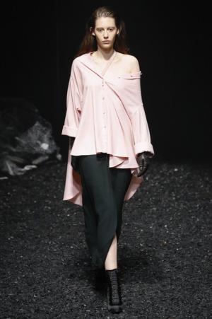 メイ首相も着用した、ロンドン新進デザイナーデュオのパルマー・ハーディング【2017-18秋冬ウィメンズ】