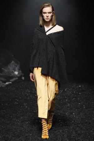 メイ首相も着用した、ロンドン新進デザイナーデュオのパルマー・ハーディング【2017-18秋冬ウィメンズ】