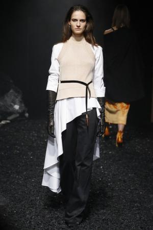 メイ首相も着用した、ロンドン新進デザイナーデュオのパルマー・ハーディング【2017-18秋冬ウィメンズ】