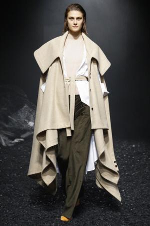 メイ首相も着用した、ロンドン新進デザイナーデュオのパルマー・ハーディング【2017-18秋冬ウィメンズ】