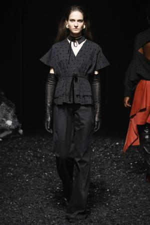 メイ首相も着用した、ロンドン新進デザイナーデュオのパルマー・ハーディング【2017-18秋冬ウィメンズ】