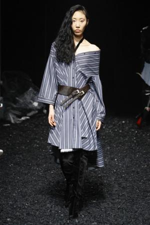 メイ首相も着用した、ロンドン新進デザイナーデュオのパルマー・ハーディング【2017-18秋冬ウィメンズ】