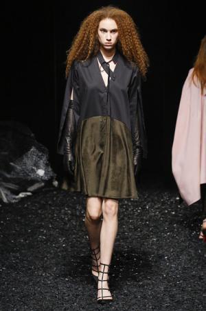 メイ首相も着用した、ロンドン新進デザイナーデュオのパルマー・ハーディング【2017-18秋冬ウィメンズ】