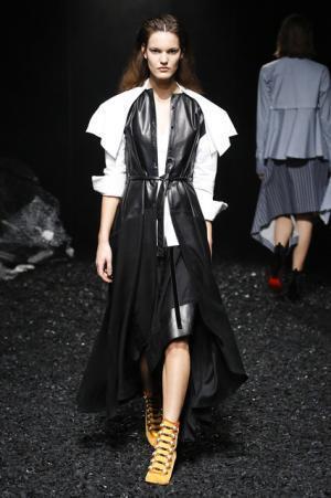 メイ首相も着用した、ロンドン新進デザイナーデュオのパルマー・ハーディング【2017-18秋冬ウィメンズ】