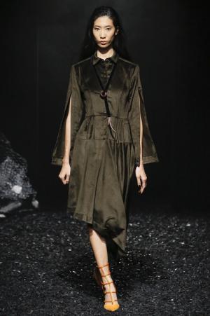 メイ首相も着用した、ロンドン新進デザイナーデュオのパルマー・ハーディング【2017-18秋冬ウィメンズ】