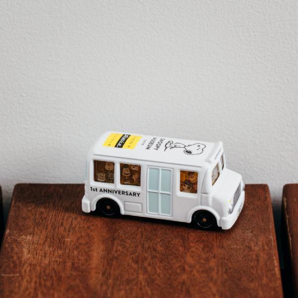 スヌーピーミュージアム開館1周年記念にピーナッツの仲間たちが大集合！