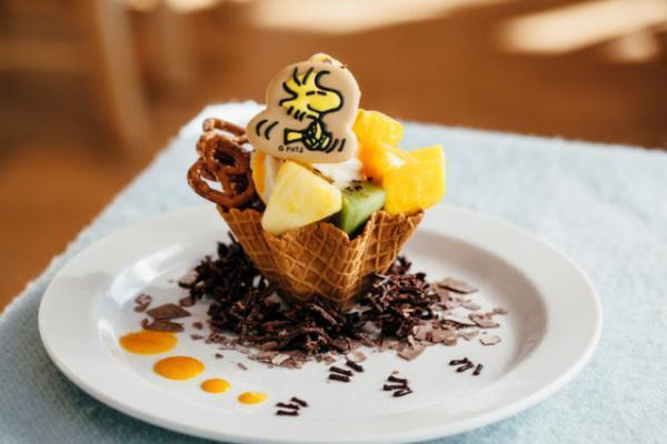 スヌーピーミュージアム開館1周年記念にピーナッツの仲間たちが大集合！