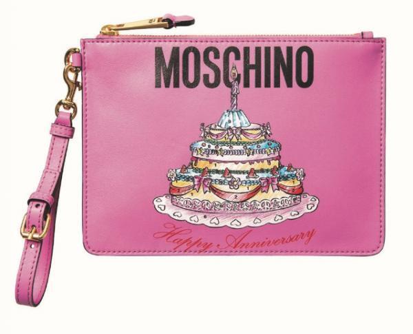 モスキーノが“1歳の誕生日ケーキ”をあしらったピンクの限定アイテムを発売！