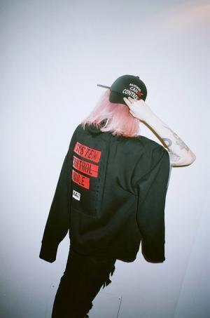 ファッション誌『FREE MAGAZINE』×三越伊勢丹のポップアップで気鋭ブランドの“ユニフォーム”を展開