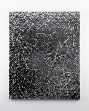 舘鼻則孝が個展を開催、椿を敷き詰めた大型インスタレーションなどの新作も