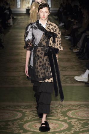 戦う現代女性のための美しい鎧、シモーネ・ロシャ【2017-18秋冬ウィメンズ】