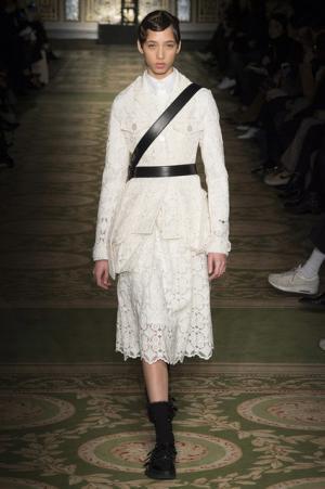 戦う現代女性のための美しい鎧、シモーネ・ロシャ【2017-18秋冬ウィメンズ】