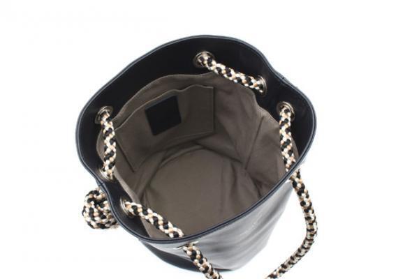 パスザバトンから、バッグやシューズの余ったレザーを使用したオリジナルデザインバッグが登場