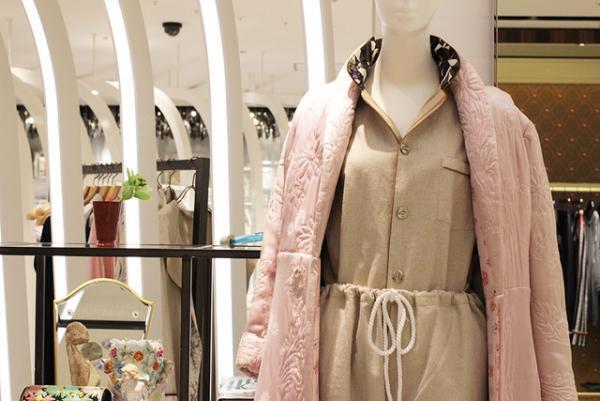 ヴィンテージ生地やボタンでカスタムした“私だけの一点物”、新宿伊勢丹へMA deshabilleの期間限定サロン