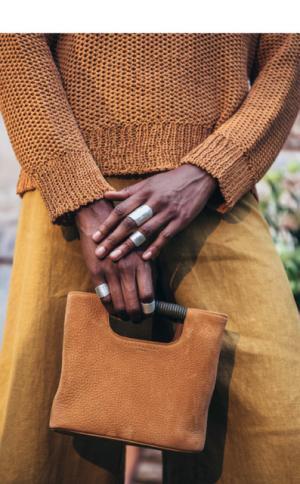 サイモン ミラーより繊細な色のグラデーションで表現されたバッグの新色が発売