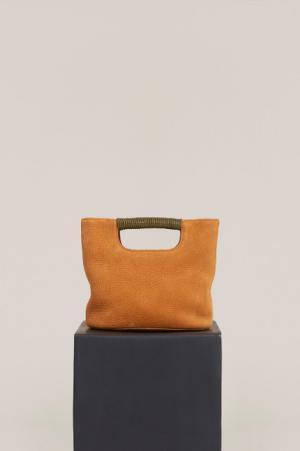 サイモン ミラーより繊細な色のグラデーションで表現されたバッグの新色が発売