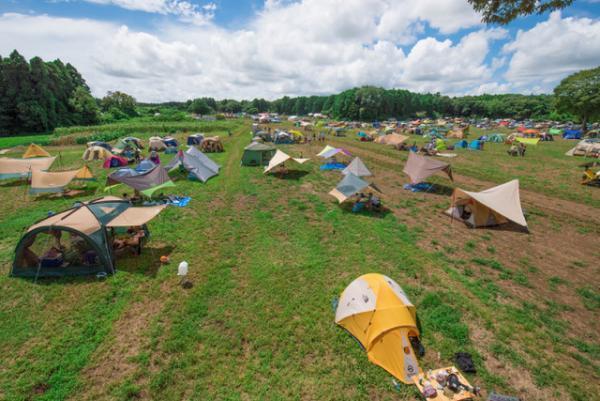 広大な牧草地を利用したキャンプ場「一番星ヴィレッジ」の予約受付がスタート。今年からロングステイキャンプも