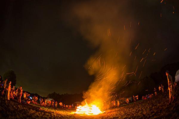 広大な牧草地を利用したキャンプ場「一番星ヴィレッジ」の予約受付がスタート。今年からロングステイキャンプも