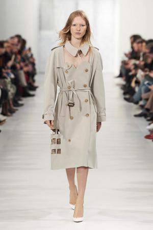 メゾン マルジェラ、ジョン・ガリアーノマジックで服の本質を明かす【2017-18秋冬ウィメンズ】