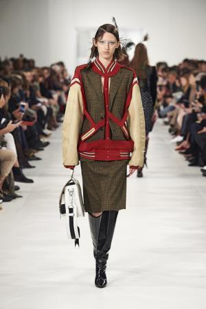 メゾン マルジェラ、ジョン・ガリアーノマジックで服の本質を明かす【2017-18秋冬ウィメンズ】