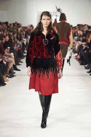 メゾン マルジェラ、ジョン・ガリアーノマジックで服の本質を明かす【2017-18秋冬ウィメンズ】