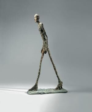 アルベルト・ジャコメッティ《歩く男I》1960年 ブロンズ マルグリット&エメ・マーグ財団美術館、サン＝ポール・ド・ヴァンス