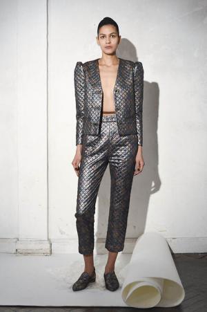 イサ・アフェン、着飾る私たちを隠喩的に表現【2017-18秋冬ウィメンズ】