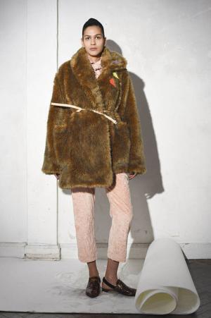 イサ・アフェン、着飾る私たちを隠喩的に表現【2017-18秋冬ウィメンズ】