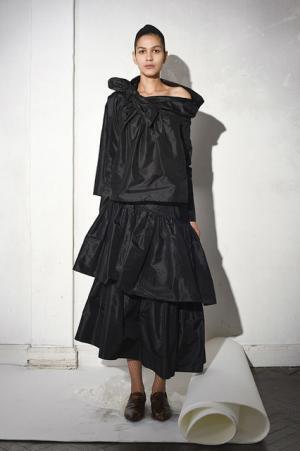 イサ・アフェン、着飾る私たちを隠喩的に表現【2017-18秋冬ウィメンズ】