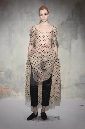 イサ・アフェン、着飾る私たちを隠喩的に表現【2017-18秋冬ウィメンズ】