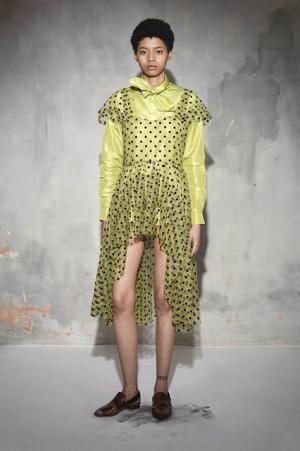 イサ・アフェン、着飾る私たちを隠喩的に表現【2017-18秋冬ウィメンズ】