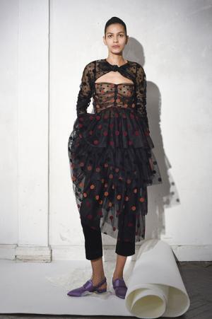 イサ・アフェン、着飾る私たちを隠喩的に表現【2017-18秋冬ウィメンズ】