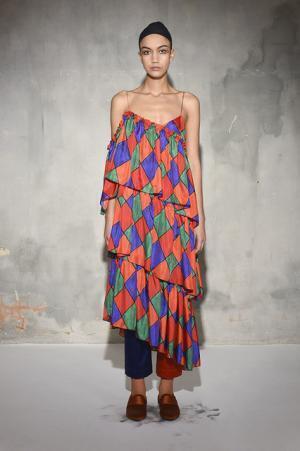 イサ・アフェン、着飾る私たちを隠喩的に表現【2017-18秋冬ウィメンズ】