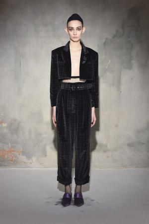 イサ・アフェン、着飾る私たちを隠喩的に表現【2017-18秋冬ウィメンズ】