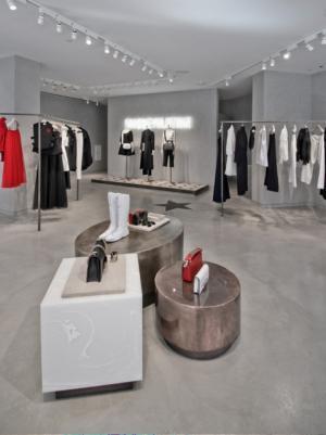 ディオール、新作コレクションのポップアップが世界各地でオープン。国内では新宿伊勢丹、阪急うめだで展開