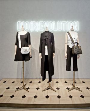 ディオール、新作コレクションのポップアップが世界各地でオープン。国内では新宿伊勢丹、阪急うめだで展開