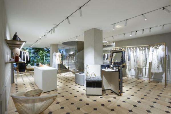 ディオール、新作コレクションのポップアップが世界各地でオープン。国内では新宿伊勢丹、阪急うめだで展開