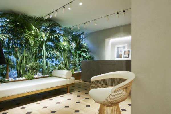 ディオール、新作コレクションのポップアップが世界各地でオープン。国内では新宿伊勢丹、阪急うめだで展開