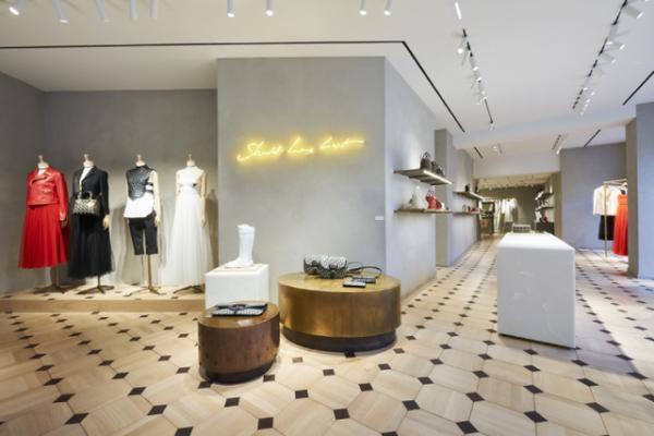 ディオール、新作コレクションのポップアップが世界各地でオープン。国内では新宿伊勢丹、阪急うめだで展開