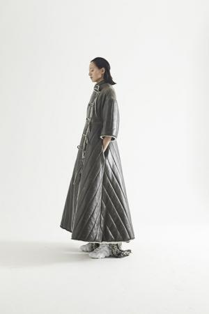 蛸にインスパイアされたアウェイクのダークフェミニンな世界【2017-18秋冬ウィメンズ】