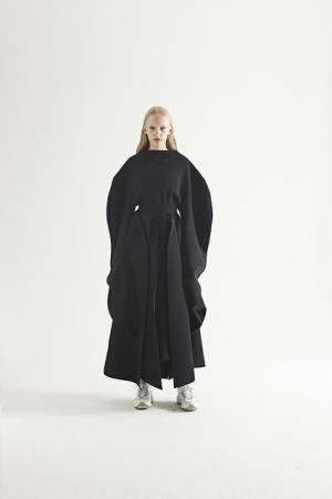 蛸にインスパイアされたアウェイクのダークフェミニンな世界【2017-18秋冬ウィメンズ】