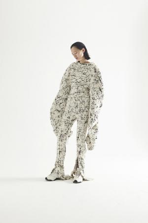 蛸にインスパイアされたアウェイクのダークフェミニンな世界【2017-18秋冬ウィメンズ】