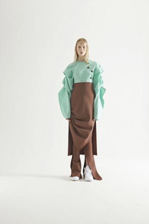 蛸にインスパイアされたアウェイクのダークフェミニンな世界【2017-18秋冬ウィメンズ】