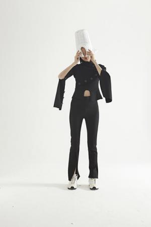 蛸にインスパイアされたアウェイクのダークフェミニンな世界【2017-18秋冬ウィメンズ】