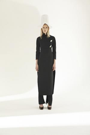 蛸にインスパイアされたアウェイクのダークフェミニンな世界【2017-18秋冬ウィメンズ】