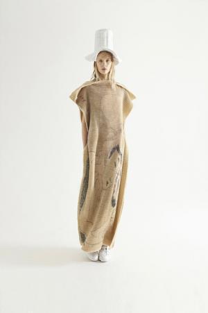 蛸にインスパイアされたアウェイクのダークフェミニンな世界【2017-18秋冬ウィメンズ】