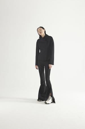 蛸にインスパイアされたアウェイクのダークフェミニンな世界【2017-18秋冬ウィメンズ】