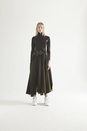 蛸にインスパイアされたアウェイクのダークフェミニンな世界【2017-18秋冬ウィメンズ】